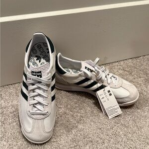 Adidas SL 72 RS. White and Dark Green Classic Sneakers W7/M6. NWT, no box